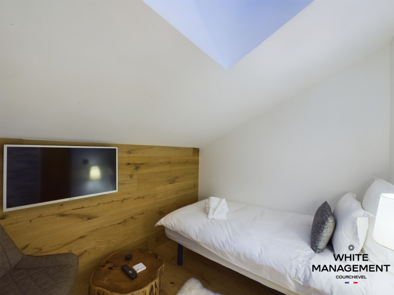 _lv_images__lot_0000000050_12_1546625