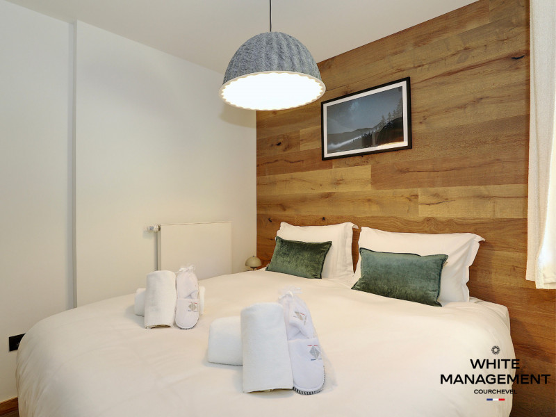 _lv_images__lot_0000000051_08_1734326