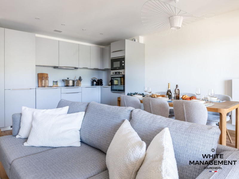 _lv_images__lot_0000000052_02_1391640