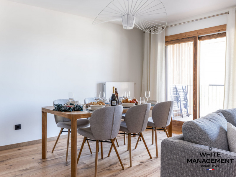 _lv_images__lot_0000000052_03_1034985