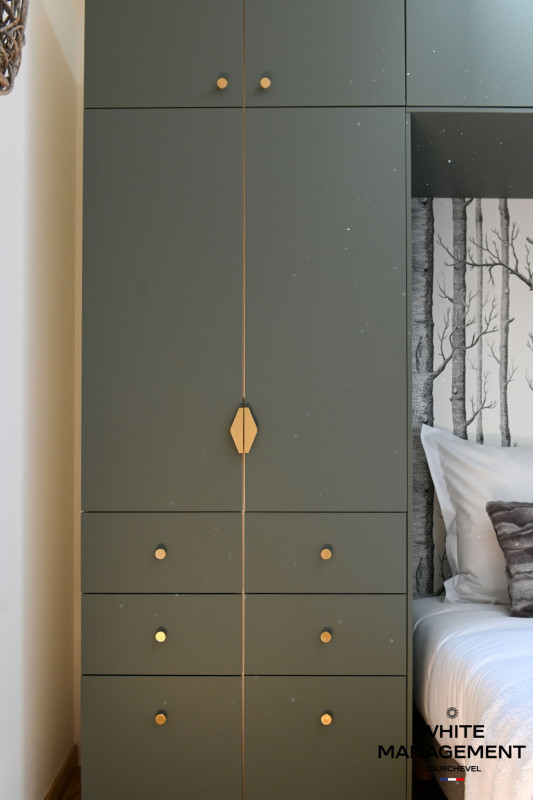 _lv_images__lot_0000000052_08_888616