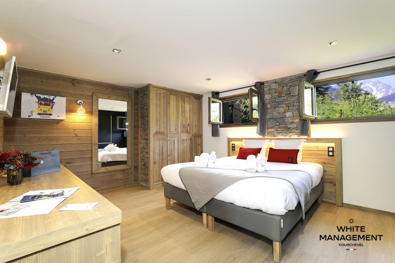 _lv_images__lot_0000000054_11_825082