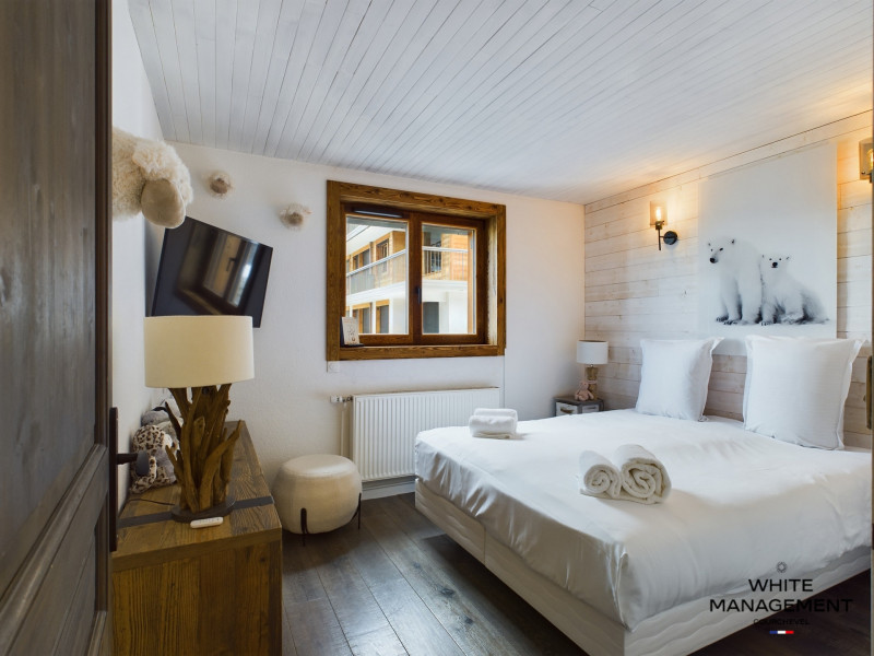 _lv_images__lot_0000000061_11_1682654