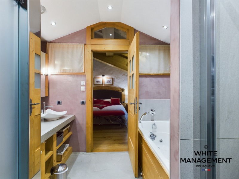 _lv_images__lot_0000000063_08_1196698