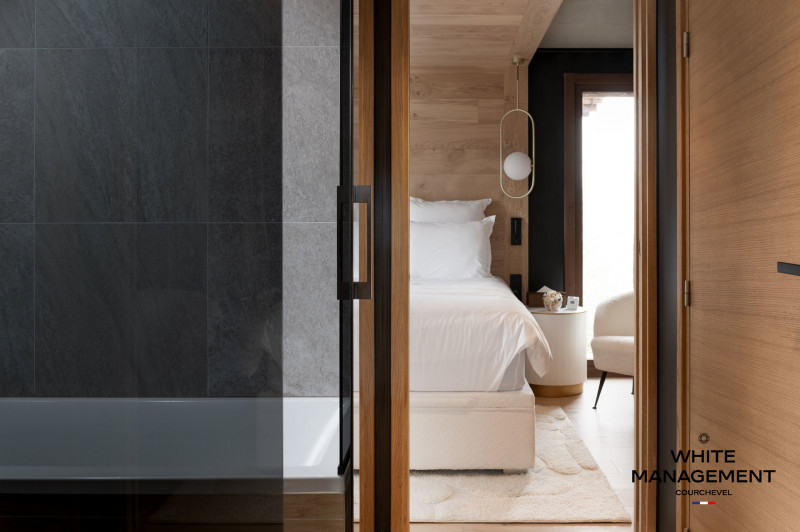 _lv_images__lot_0000000064_02_1716734