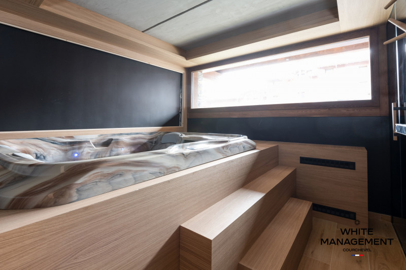 _lv_images__lot_0000000064_04_1196757