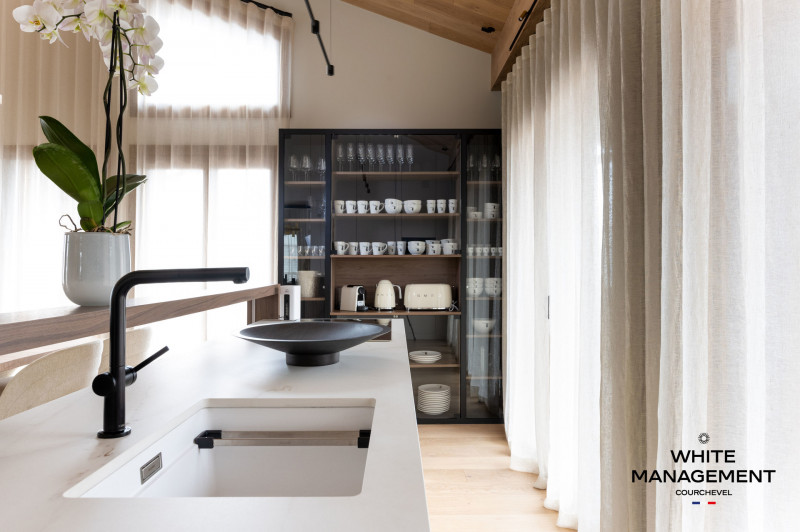 _lv_images__lot_0000000064_05_880391