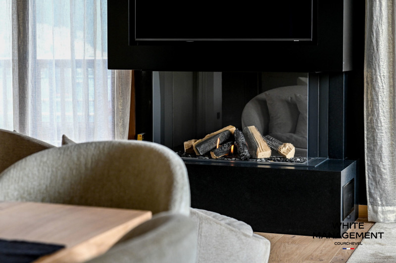 _lv_images__lot_0000000064_06_1297097