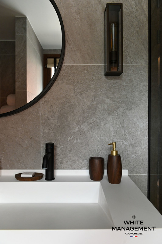 _lv_images__lot_0000000064_12_1374276