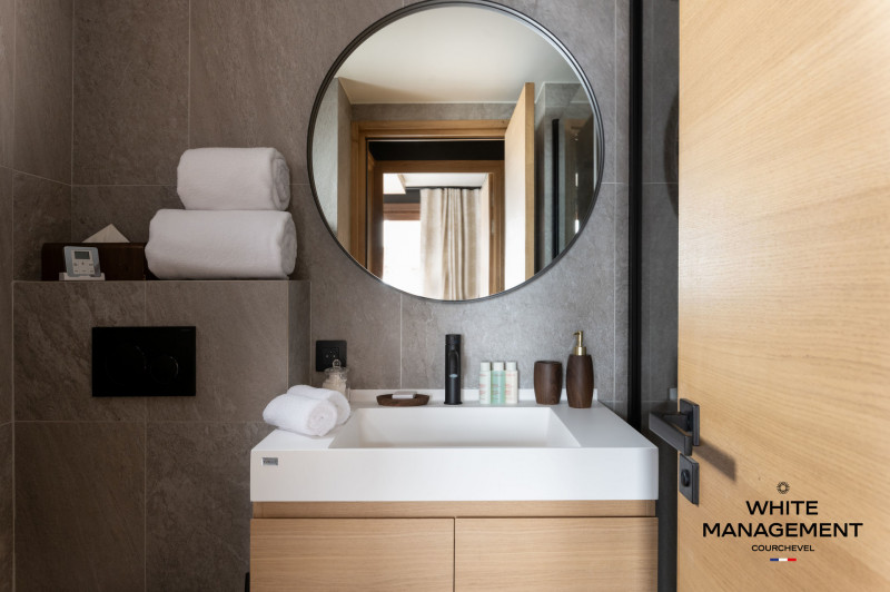 _lv_images__lot_0000000064_15_1563564