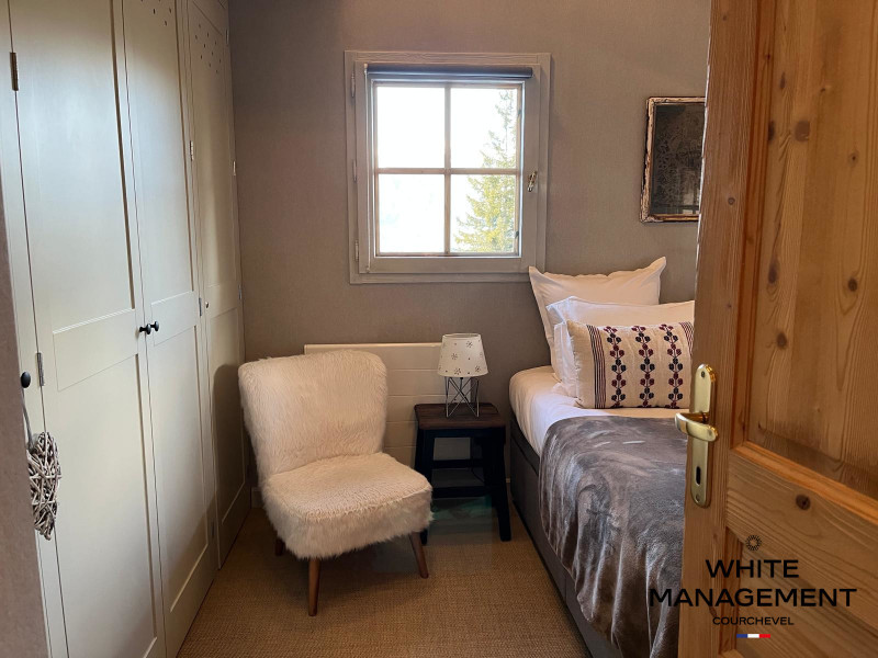 _lv_images__lot_0000000067_10_1682730