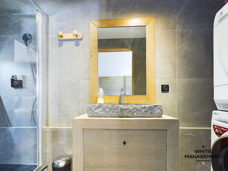 _lv_images__lot_0000000074_12_1716943