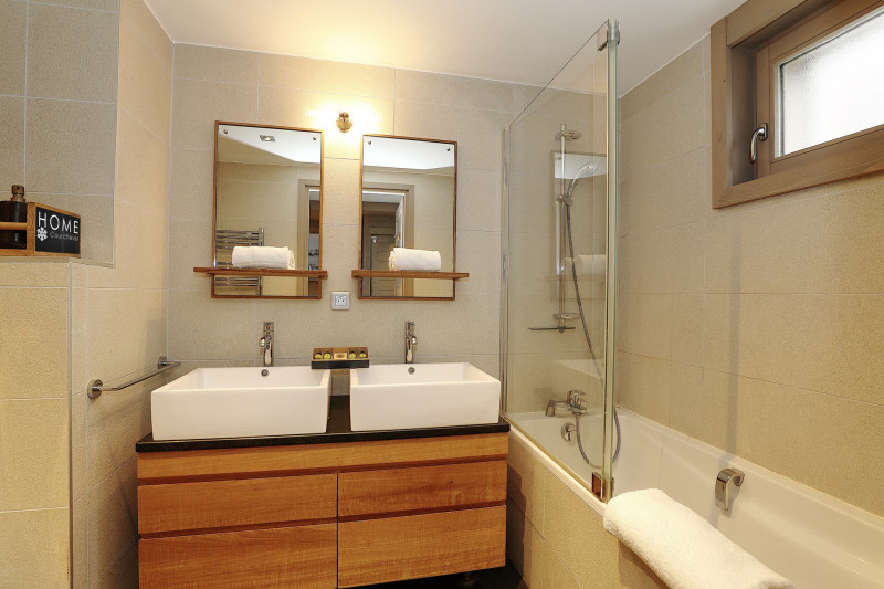 _lv_images__lot_0000000094_04_1721141