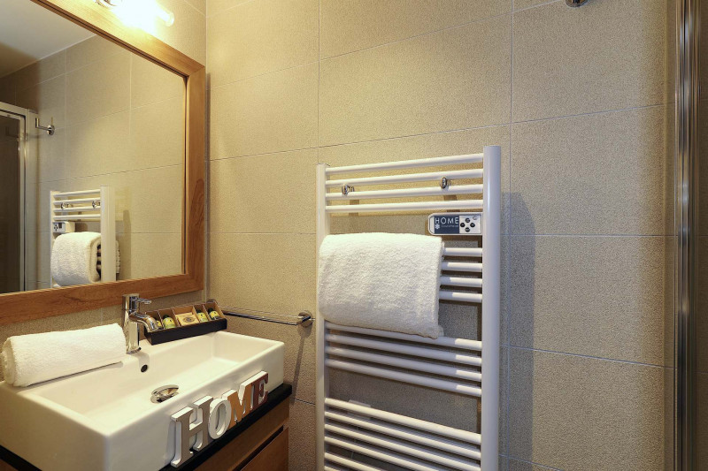 _lv_images__lot_0000000094_06_1721143