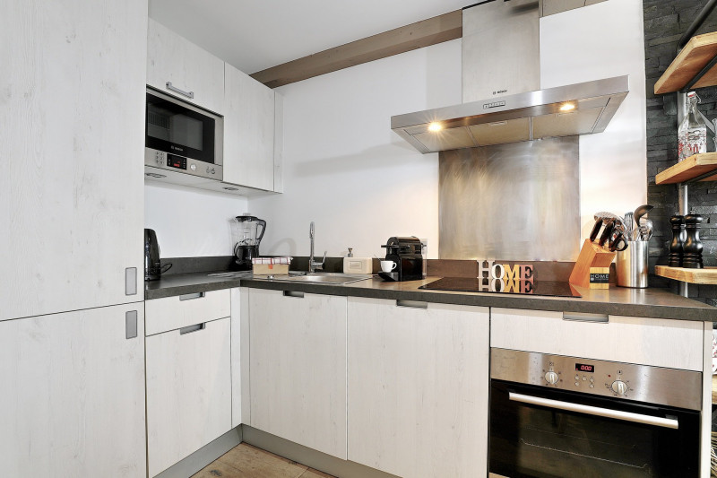 _lv_images__lot_0000000094_09_892718