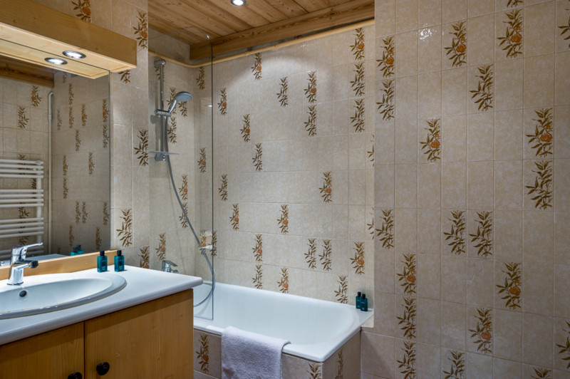 _lv_images__lot_0000000108_06_1687139