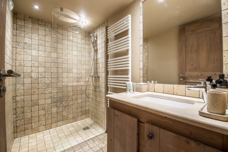 _lv_images__lot_0000000340_06_1209215 _lv_images__lot_0000000340_06_1209215