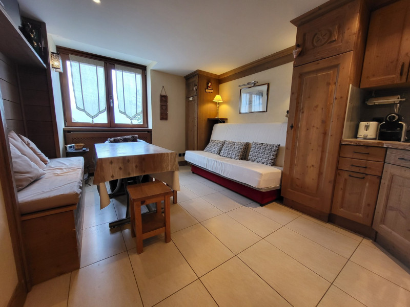 _lv_images__lot_0000000400_01_1551980 _lv_images__lot_0000000400_01_1551980