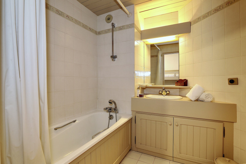 _lv_images__lot_0000000413_04_1722423