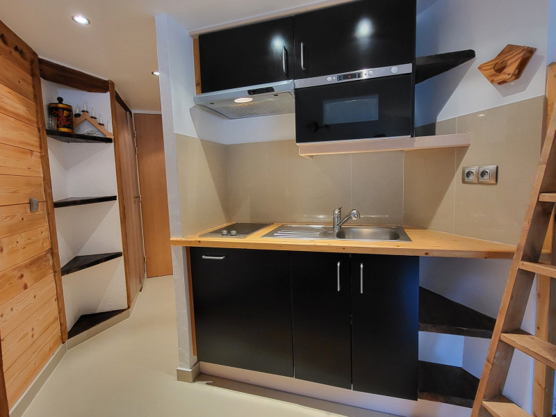 _lv_images__lot_0000000653_03_1721919