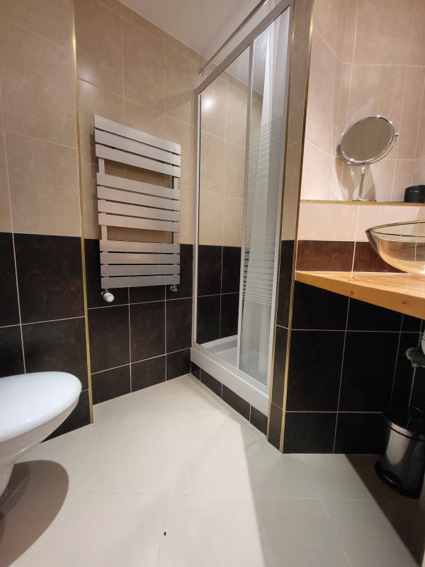 _lv_images__lot_0000000653_04_1721920