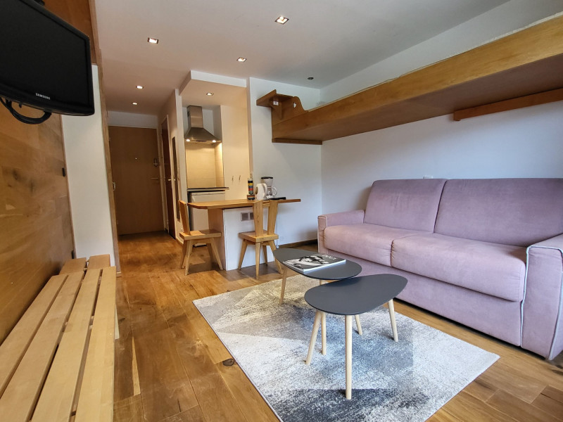 _lv_images__lot_0000000896_01_1687432