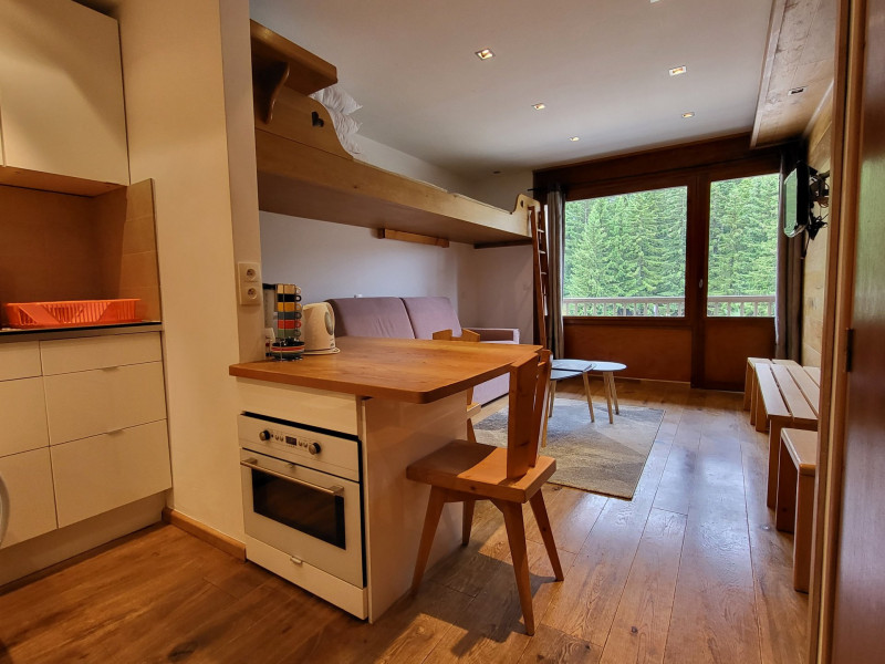 _lv_images__lot_0000000896_02_1687433