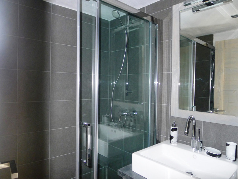 _lv_images__lot_0005870006_10_882522