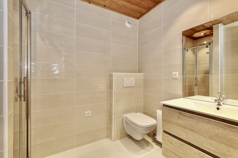 _lv_images__lot_0016090081_02_1722324