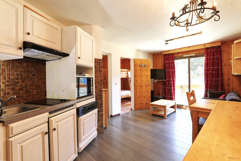 _lv_images__lot_0018010009_01_1687762