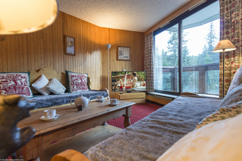 _lv_images__lot_0018010104_02_1551130