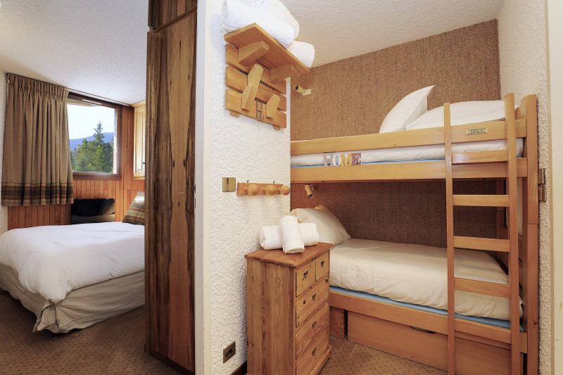 _lv_images__lot_0018010307_10_1687076