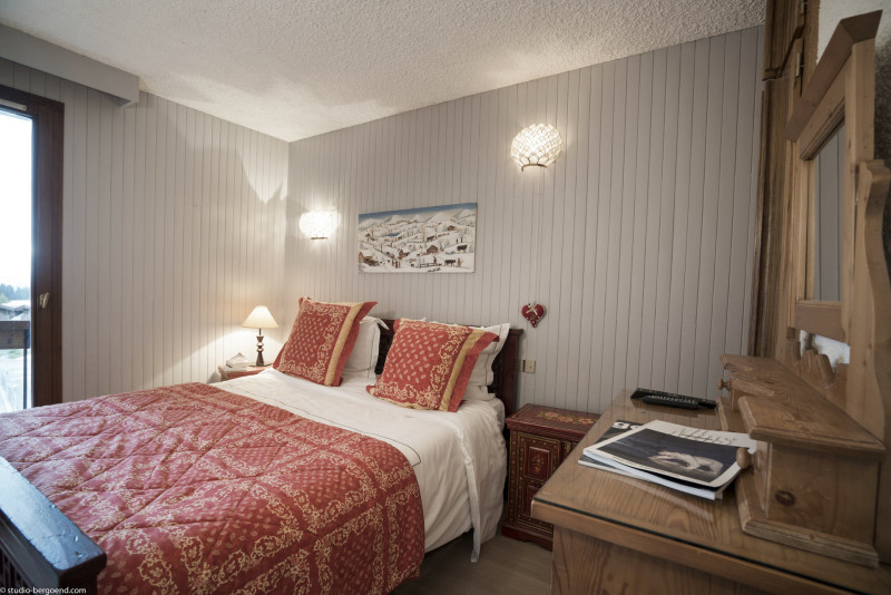 _lv_images__lot_0018010405_03_1379674