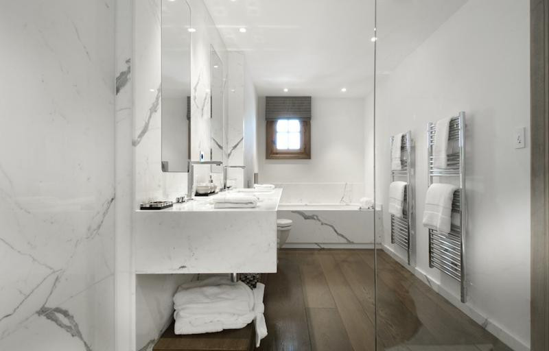 _lv_images__lot_0018170500_05_1687516