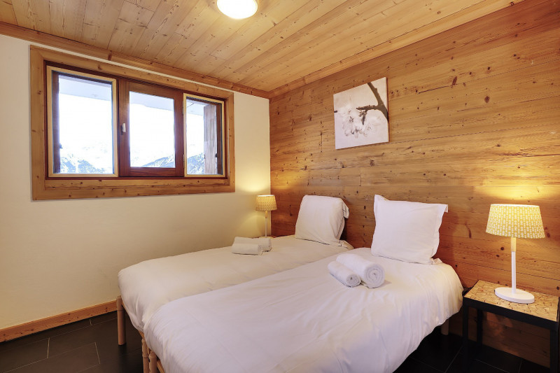 _lv_images__lot_0020000104_02_1721922