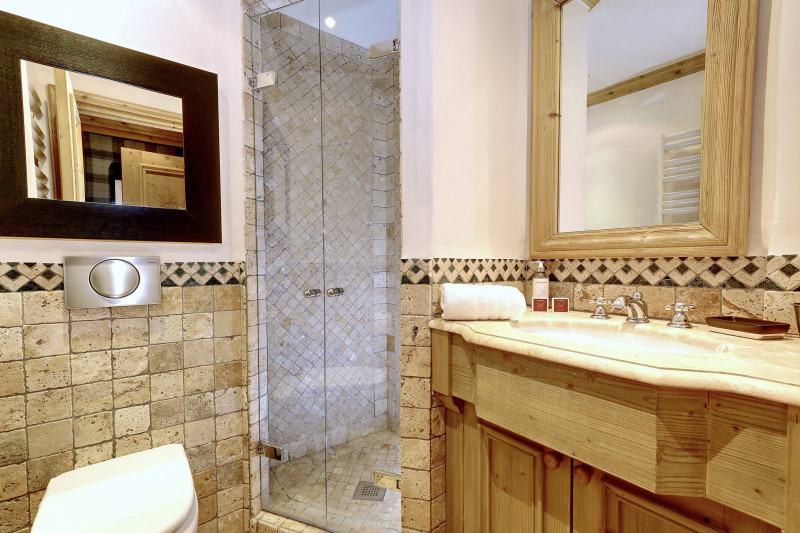 _lv_images__lot_0020000126_04_2706767