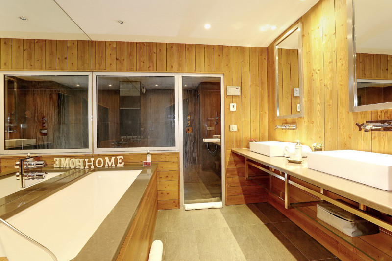 _lv_images__lot_0020000126_08_1722112