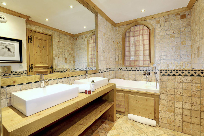 _lv_images__lot_0020000126_10_1722114