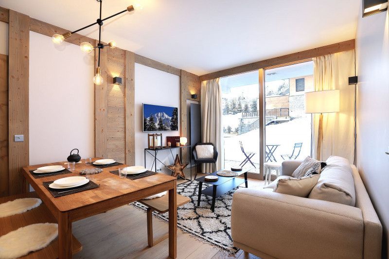 _lv_images__lot_0020000182_01_1722395