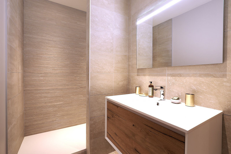 _lv_images__lot_0020000182_05_1201850