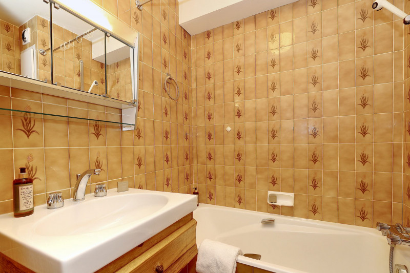 _lv_images__lot_0020000214_04_1276922