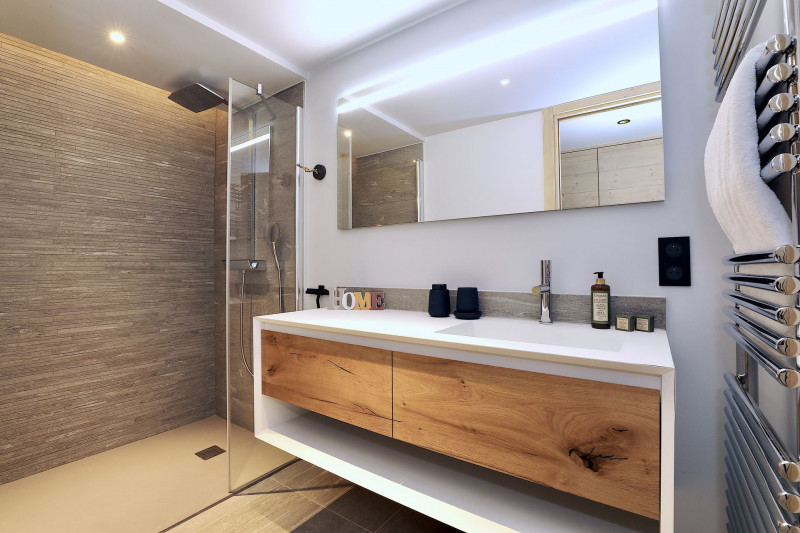 _lv_images__lot_0020000215_05_1720869