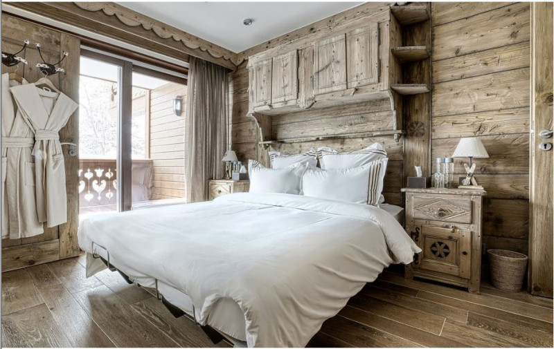 _lv_images__lot_0020000228_03_1687616