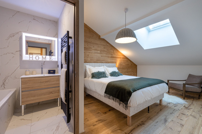 _lv_images__lot_0020000233_08_884650