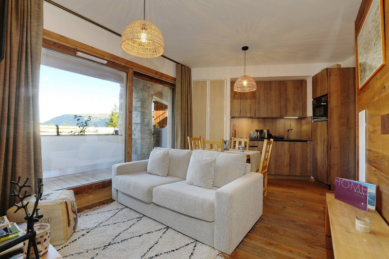 _lv_images__lot_0020000240_01_1687779