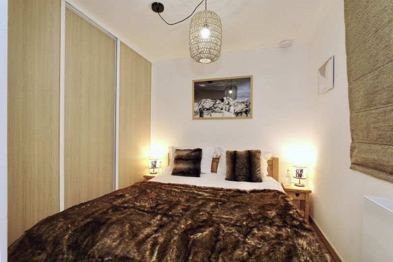 _lv_images__lot_0020000240_05_1628318