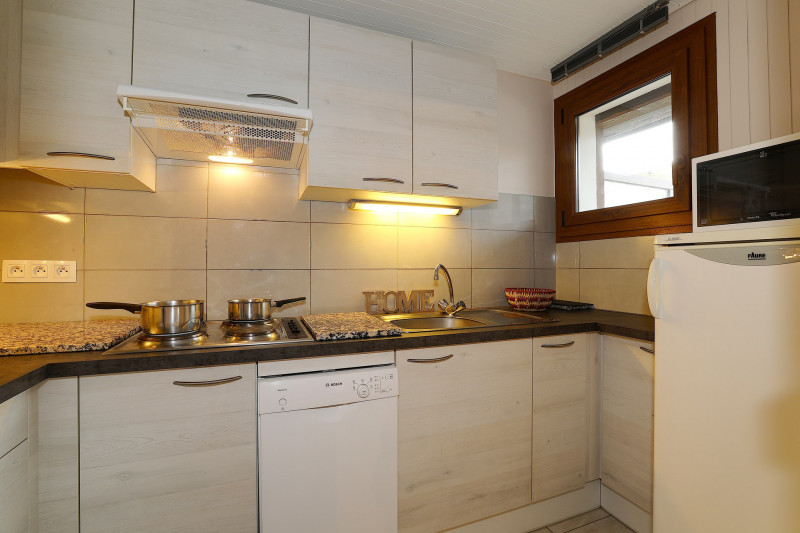 _lv_images__lot_0020000251_04_829784