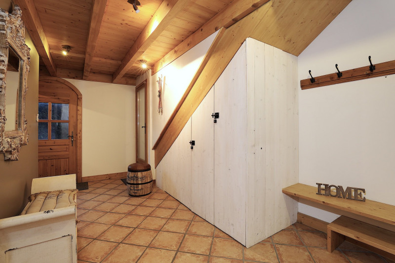 _lv_images__lot_0020000324_12_1738553