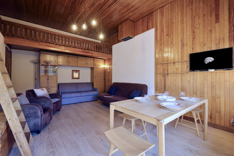 _lv_images__lot_0020000328_02_885323