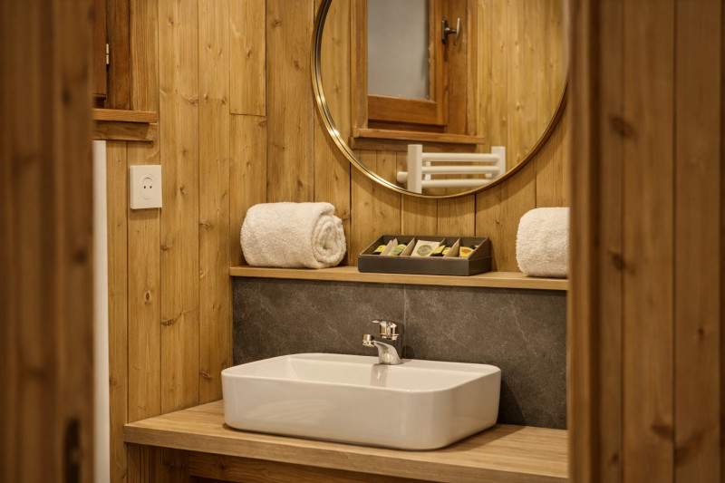 _lv_images__lot_0020000332_08_1275564